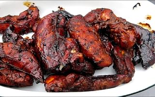 What are some good marinades and sauces for grilled chicken?