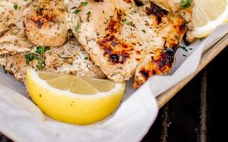 What are the best seasonings to use for marinating chicken?