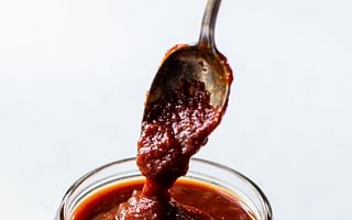 What are the common flavors in barbecue sauce?